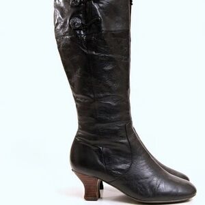 Naya Dalia Black Leather Heeled Boots with button detail size 7 retro 90’s Y2K